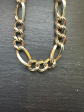 Load image into Gallery viewer, Preloved 9ct Yellow Gold Figaro Bracelet 8.5"