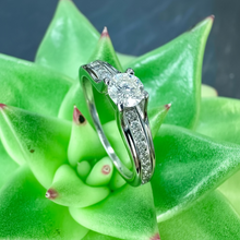 Load image into Gallery viewer, Preloved 9ct White Gold and Diamond Engagement Ring