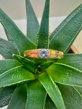 Load image into Gallery viewer, Preloved 18ct Yellow Gold Single Stone Diamond Ring