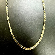 Load image into Gallery viewer, Preloved 14ct Yellow Gold Tulip Link Chain 25"