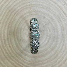 Load image into Gallery viewer, Pre-Loved 18ct 5 Stone Diamond Ring