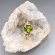 Load image into Gallery viewer, 9ct Yellow Gold Peridot & Lab Grown Diamond Ring