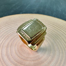 Load image into Gallery viewer, Preloved 18ct Yellow Gold Rectangle Signet Ring
