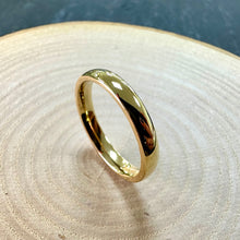 Load image into Gallery viewer, Preloved 18ct Yellow Gold 4mm Heavy Court
