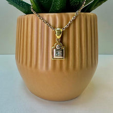 Load image into Gallery viewer, Preloved 18ct Gold Princess cut Diamond Pendant & Hayseed Chain
