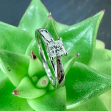 Load image into Gallery viewer, Preloved 18ct White Gold and Diamond Engagement Ring
