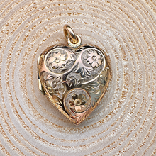 Load image into Gallery viewer, Preloved 9ct Rose Gold Flower Engraved Heart Locket