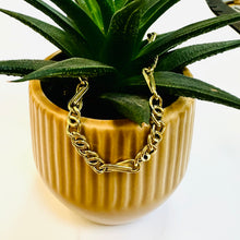 Load image into Gallery viewer, Preloved 18ct Yellow Gold Mixed-Link Braclet
