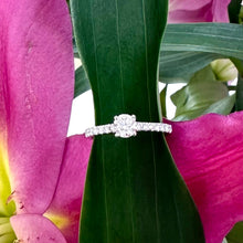 Load image into Gallery viewer, Preloved Platinum Diamond Engagement Ring