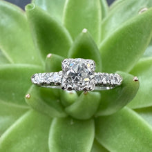 Load image into Gallery viewer, Pre-loved Platinum and 1ct Diamond Engagement Ring