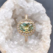 Load image into Gallery viewer, Preloved 18ct Yellow Gold Green Amethyst & Diamond Ring