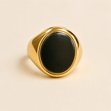 Load image into Gallery viewer, Preloved 9ct Yellow Gold Bloodstone Oval Signet Ring