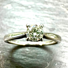 Load image into Gallery viewer, Preloved 18ct Diamond Solitare Ring
