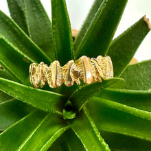 Load image into Gallery viewer, Preloved 14ct Yellow Gold Bark Effect Ring
