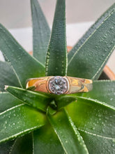Load image into Gallery viewer, Preloved 18ct Yellow Gold Single Stone Diamond Ring