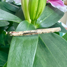 Load image into Gallery viewer, Preloved 9ct Gold Faceted Square Bangle