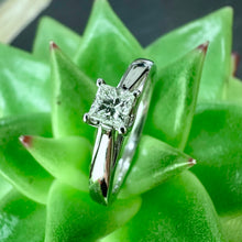 Load image into Gallery viewer, Preloved 18ct White Gold and Diamond Engagement Ring