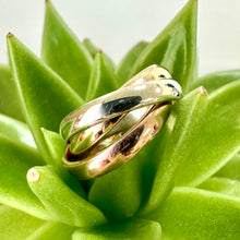 Load image into Gallery viewer, Pre-loved 9ct 3 Colour Gold Russian Wedding Ring