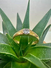 Load image into Gallery viewer, Preloved 18ct Yellow Gold Single Stone Diamond Ring