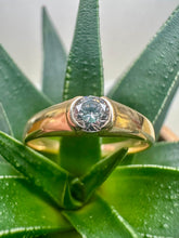 Load image into Gallery viewer, Preloved 18ct Yellow Gold Single Stone Diamond Ring