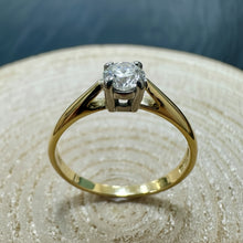 Load image into Gallery viewer, Preloved 18ct Gold 0.25ct Solitare Diamond Ring