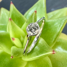 Load image into Gallery viewer, Preloved 18ct White Gold and Diamond Ring