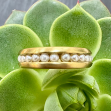 Load image into Gallery viewer, Pre-loved 18ct Yellow Gold Ring With Spinning Pearl Centre