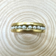 Load image into Gallery viewer, Pre-loved 18ct Yellow Gold Ring With Spinning Pearl Centre