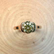Load image into Gallery viewer, Pre-Loved Fancy Light Yellow 1ct Diamond and 18ct Yellow Gold Engagement Ring