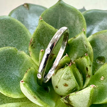 Load image into Gallery viewer, Preloved Palladium Diamond Set Band