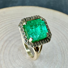 Load image into Gallery viewer, 18ct Yellow Gold 2.23ct African Emerald & Diamond Ring