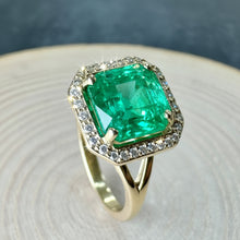 Load image into Gallery viewer, 18ct Yellow Gold 2.23ct African Emerald & Diamond Ring