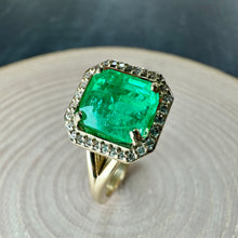 Load image into Gallery viewer, 18ct Yellow Gold 2.23ct African Emerald & Diamond Ring