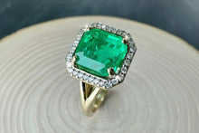 Load image into Gallery viewer, 18ct Yellow Gold 2.23ct African Emerald & Diamond Ring