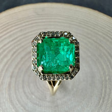 Load image into Gallery viewer, 18ct Yellow Gold 2.23ct African Emerald & Diamond Ring