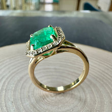 Load image into Gallery viewer, 18ct Yellow Gold 2.23ct African Emerald & Diamond Ring