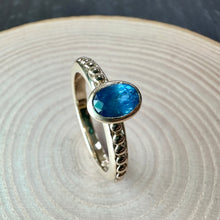 Load image into Gallery viewer, 9ct Yellow Gold Ceylon Sapphire Dotty Ring
