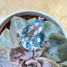 Load image into Gallery viewer, Stunning Large 4.17ct Aquamarine &amp; Diamond Ring
