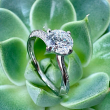 Load image into Gallery viewer, Platinum 0.74ct Round Lab Grown Diamond Ring
