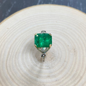 Preloved Platinum and 18ct Gold Colombian Emerald Ring
