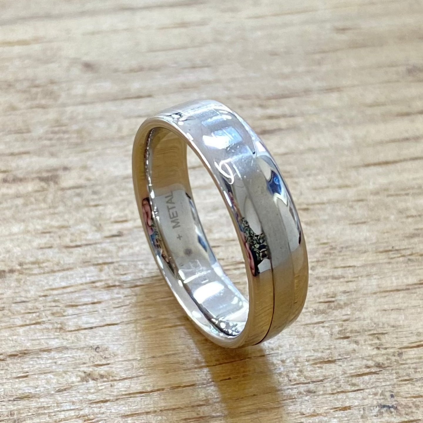 Preloved 18ct White Gold and Titanium 6mm Band Ring