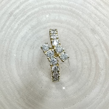 Load image into Gallery viewer, Preloved 18ct Yellow Gold Diamond Ring