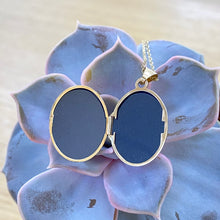 Load image into Gallery viewer, Preloved 9ct Yellow Gold Engraved Locket and Chain