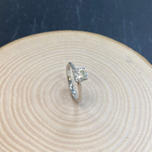 Load image into Gallery viewer, Platinum 0.75ct Solitaire Diamond Ring