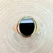 Load image into Gallery viewer, Pre-Loved 9ct Yellow Gold Signet Ring With Onyx
