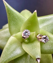 Load image into Gallery viewer, Preloved 9ct Diamond Claw Studs
