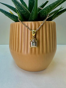 Preloved 18ct Gold Princess cut Diamond Pendant & Hayseed Chain