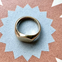 Load image into Gallery viewer, Preloved 9ct Round Signet Ring
