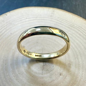Pre-loved 9ct Yellow Gold Heavy Court Wedding Ring