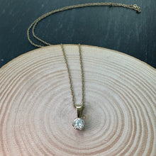 Load image into Gallery viewer, Pre-Loved 0.38ct Diamond Pendant
